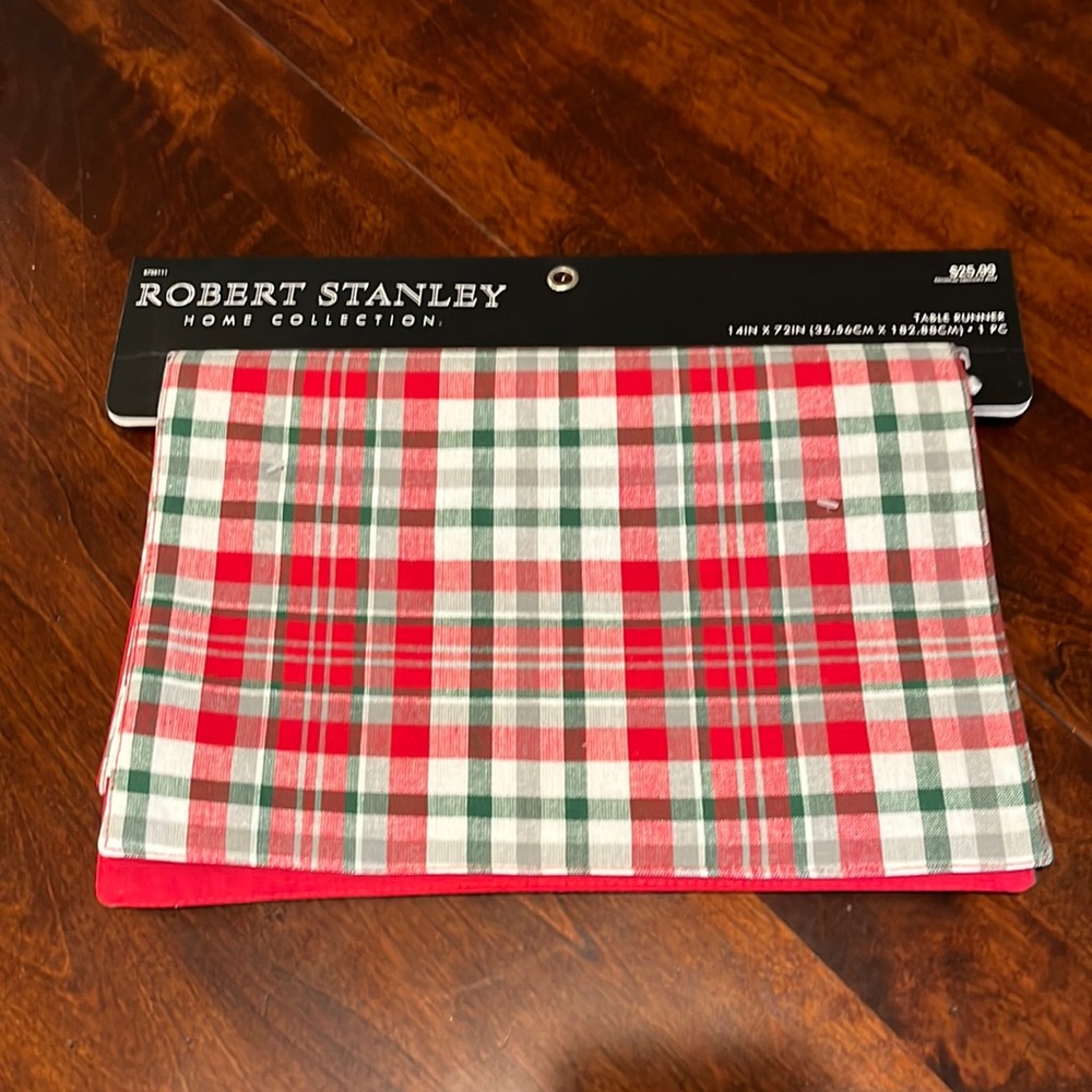 NWT Robert Stanley table runner
